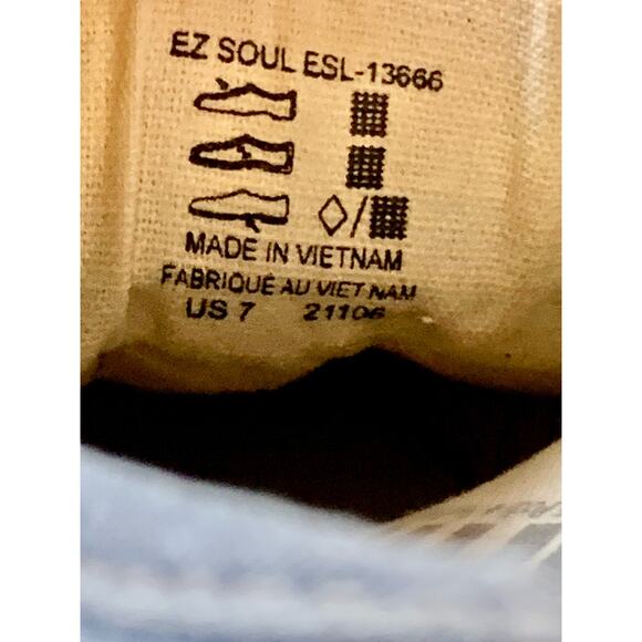 Taos EZ Soul Women's Size 7 Shoes Blue Wash Canvas Slip On Mule Sneakers - Picture 15 of 15